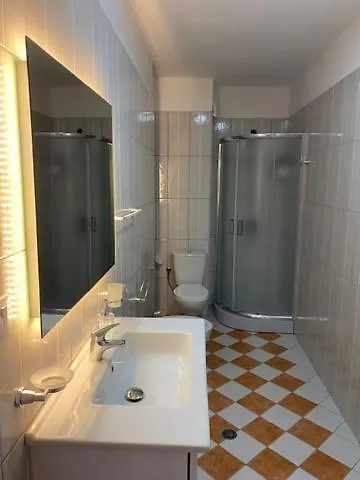 Lulu - Appartamento Golem (Tirana)